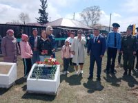 В приграничном Эрзине на Аллее Памяти установлена мемориальная доска в честь военнослужащего Ромаза Оюна