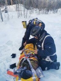 В Туве медики вывезли на вертолете пострадавшего от ожогов мужчину из глухой тайги