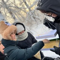 "Добрые сердца Тувы" развесили эко-кормушки для птиц в Национальном парке