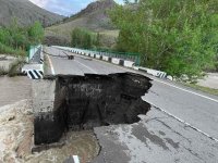 В Туве восстанавливаются разрушенные из-за подъема воды в реках, схода ливневых вод с гор 9 участков дорог 