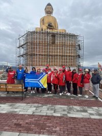 В Туве в честь Дня молодежи энтузиасты ЗОЖ взошли на гору Догээ