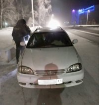 В городе Шагонаре в Туве полицейские задержали супругов, торговавших алкоголем из машины