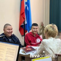 Сенатор Дина Оюн исполнила новогоднее пожелание подростка Уян-Маадыра