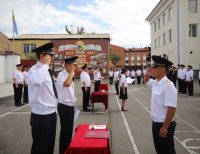 В День государственного флага России молодые полицейские Тувы приняли Присягу